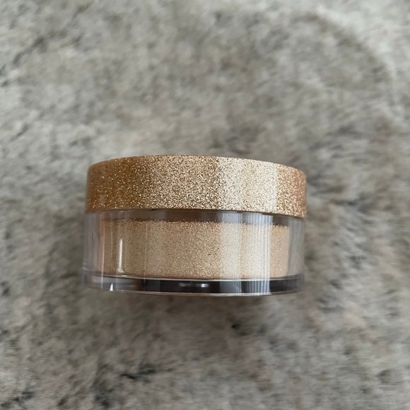 Anastasia Beverly Hills Loose Highlighter in shade Vegas - Picture 2 of 6